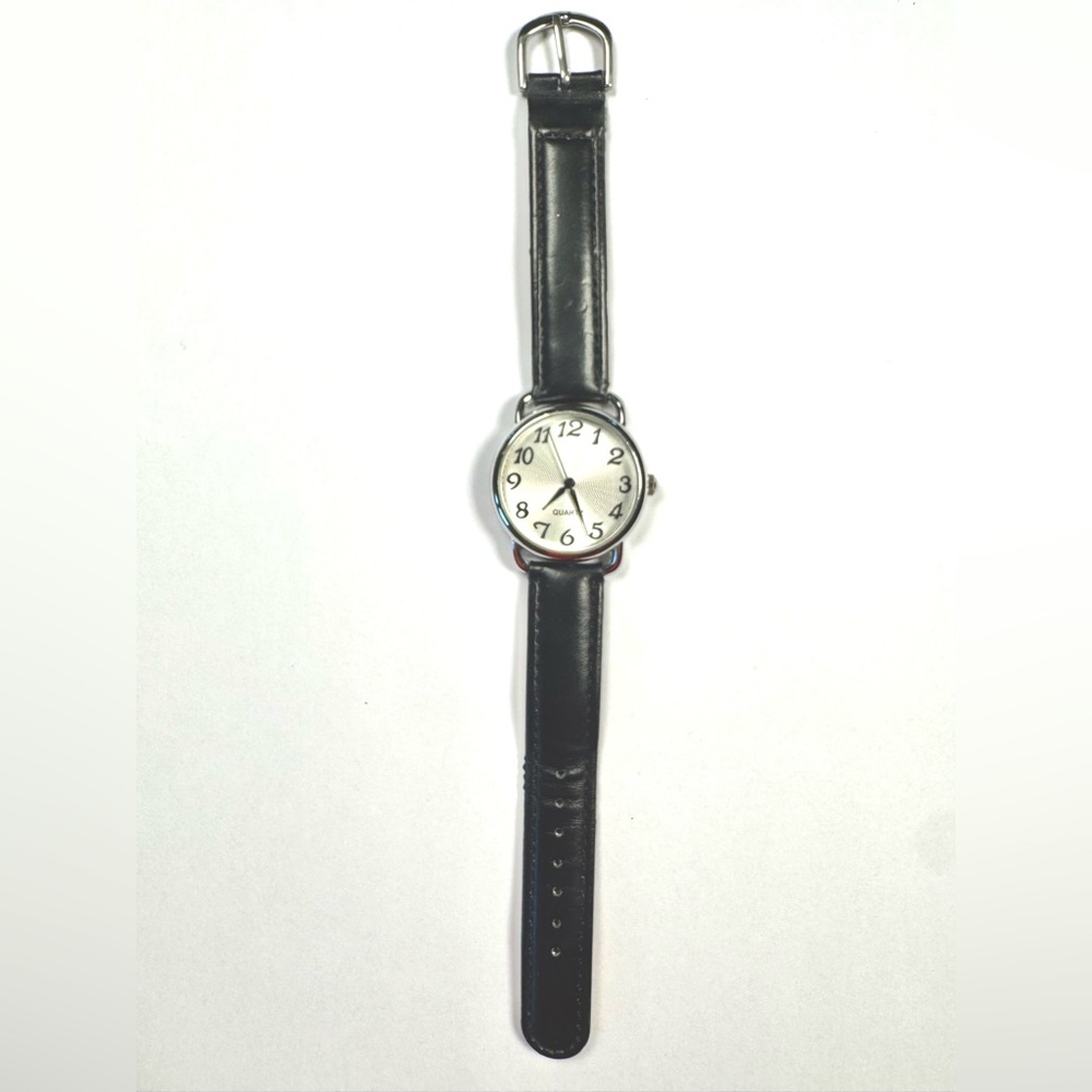 Classic Vintage Black Leather Quartz Watch – Adjustable Band - Picture 2 of 12